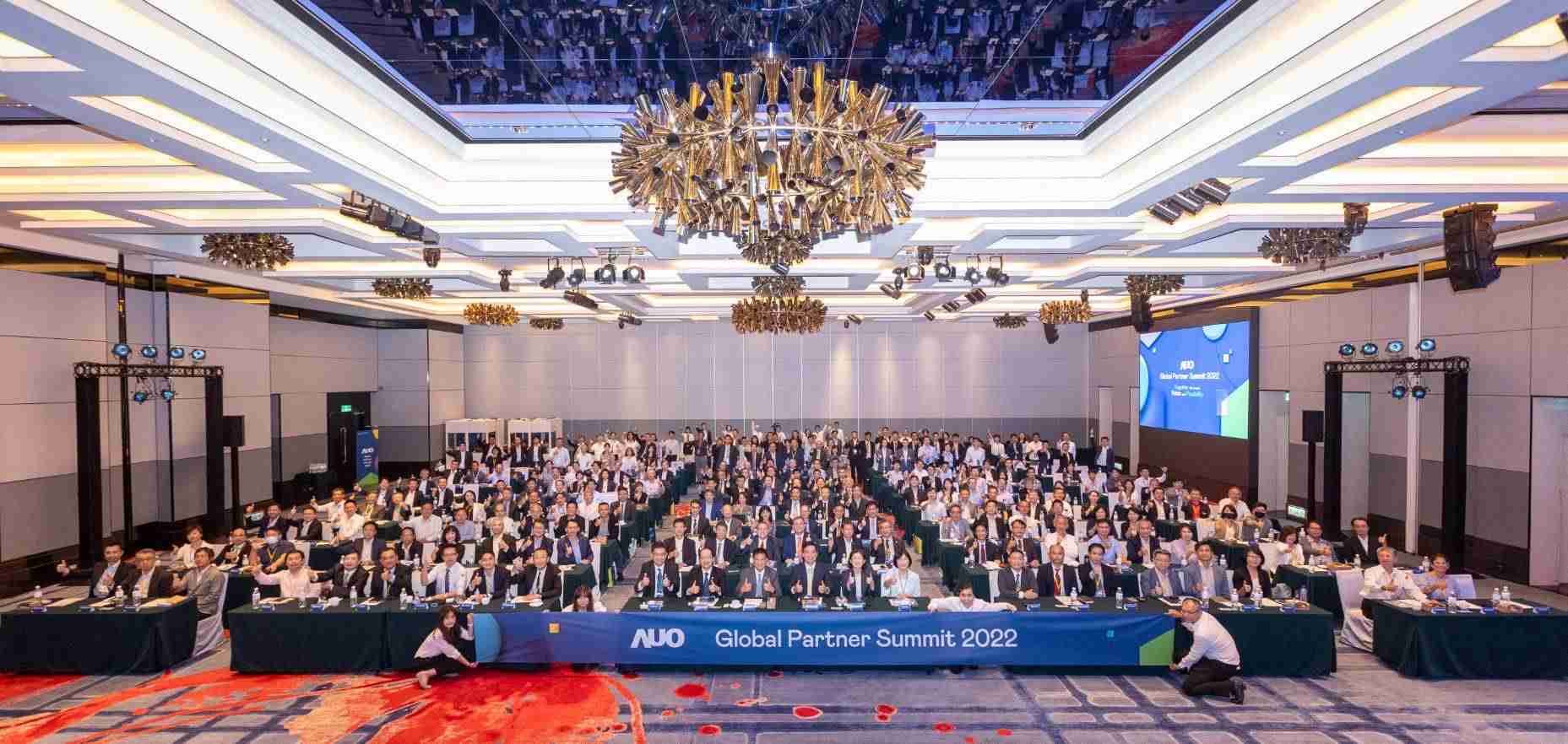 友達推動「安心、、、創新、、、、用心、、同心、、、盡心」五星職旅，，為菲籍員工打造全方位照護，，，，首度贏得「人權實踐與發展領袖獎」殊榮