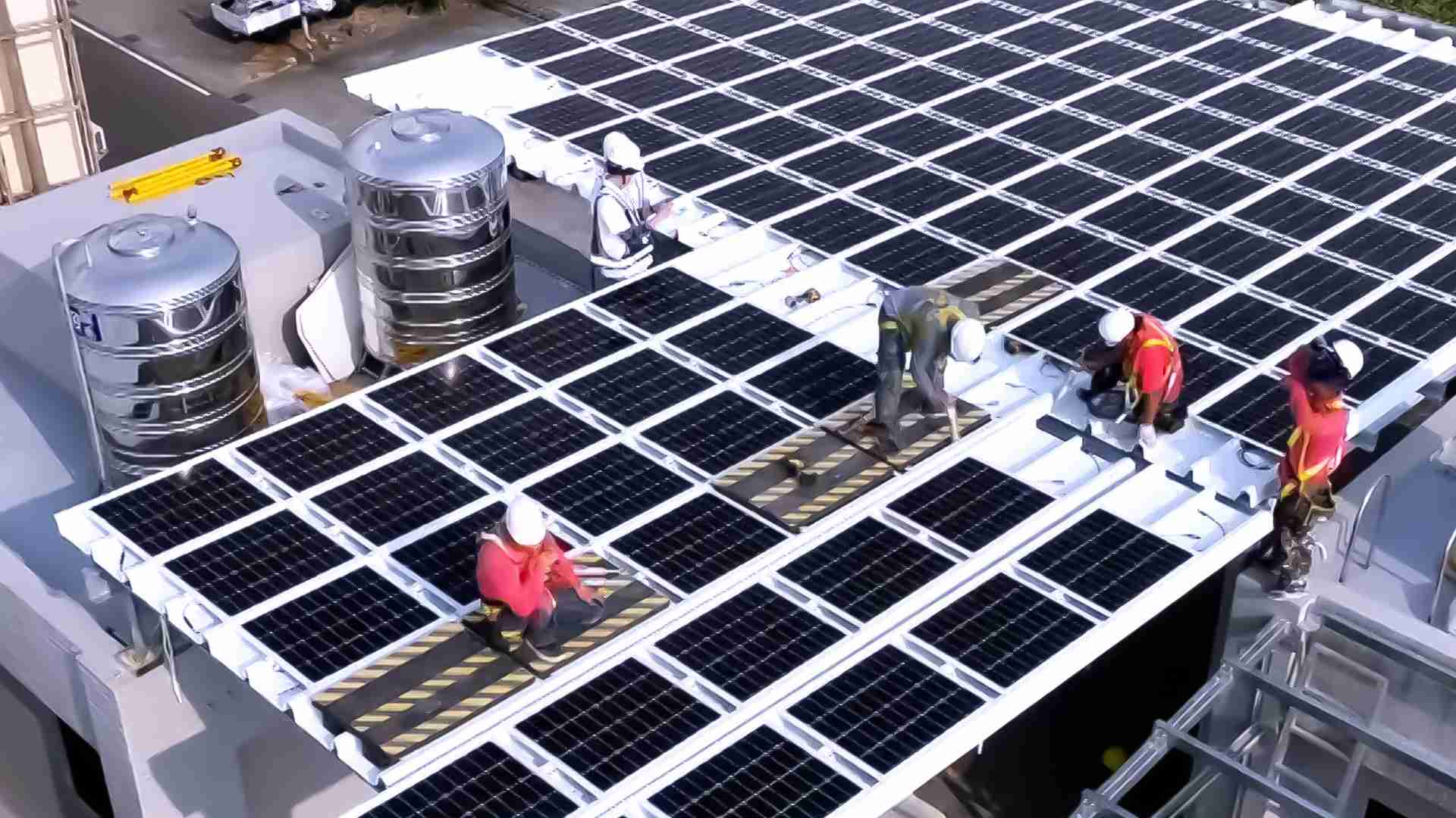 888.BY集团电子游戏着力于替代能源之技术研发，，，如光电浪板的相关制程、、、、设备与产品，，，其中所开发之光电整合型浪板，，减少传统金属支架安装，，，更提升耐候度，，，可广泛运用于多元场域，，并辅助建筑达到净零碳排目标