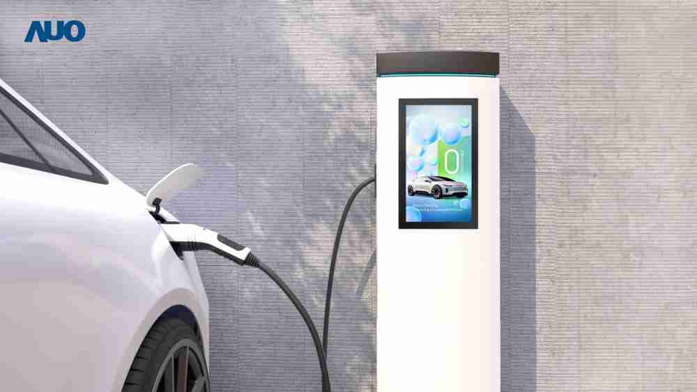 友達〝EVSE車用充電樁解決方案〞專為電動汽車充電樁設計，，，具有高亮度、、克服戶外艱難環境的耐溫、、耐紫外線等特性，，，並搭載散熱性及擴充性強的高效能工業電腦，，可實現人機互動訴求，，如資訊顯示、、支付等應用