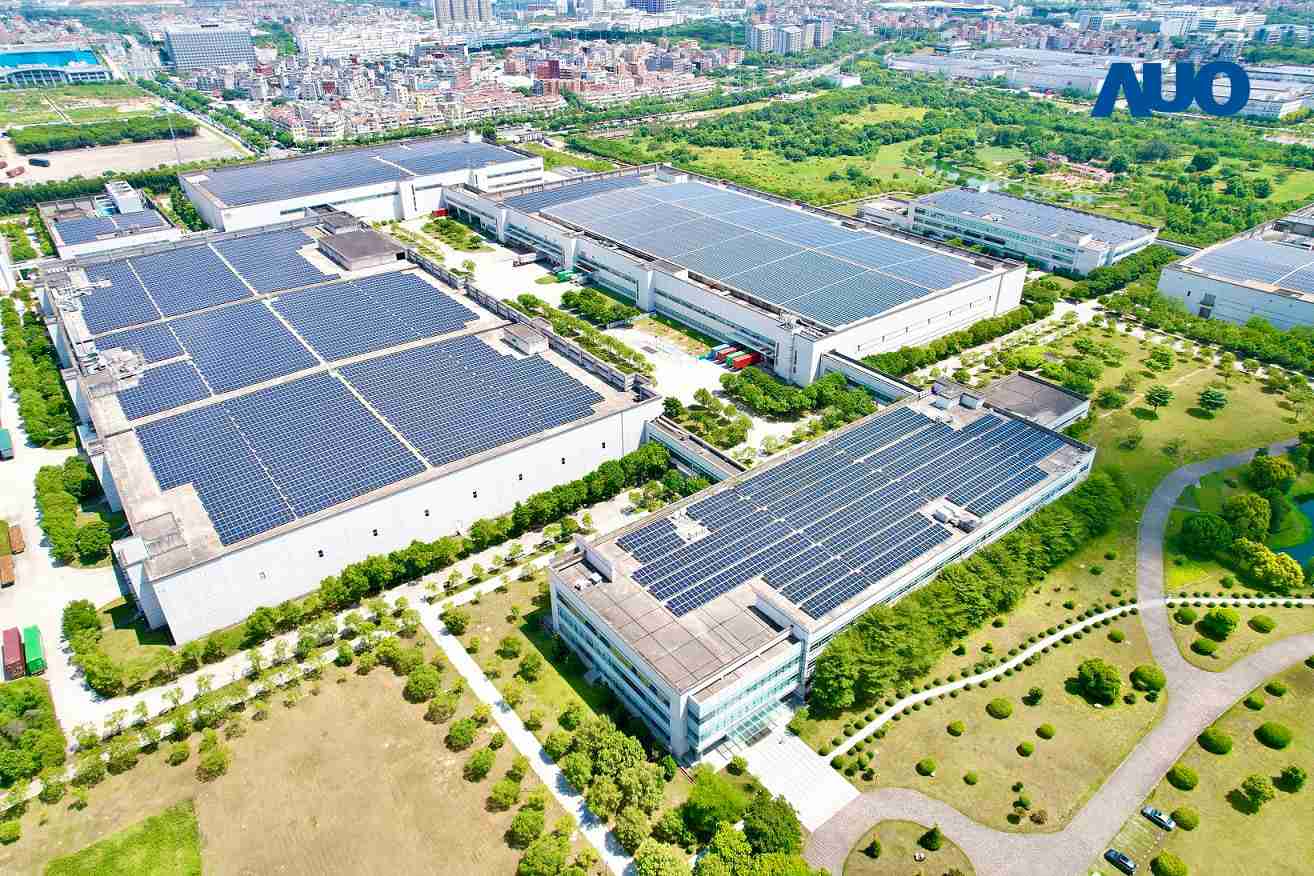 888.BY集团电子游戏厦门推动智能制造同时，，，，透过绿电创能纵深推进绿色转型，，厂区全屋顶铺设太阳能光伏板，，每年太阳能发电 2,600多万度